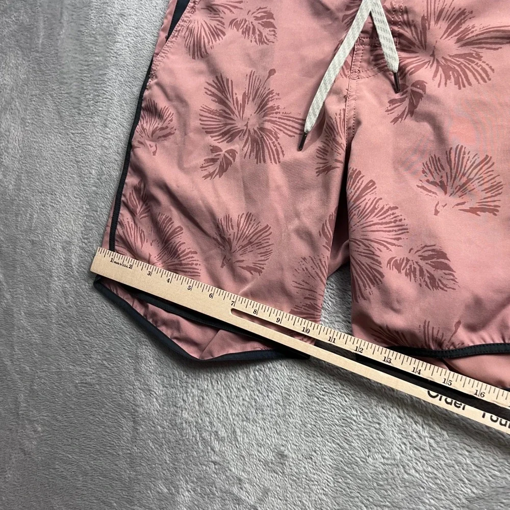 Vuori Cruise Board Shorts Mens 30 Pink Floral Tropical Swim Trunks V314